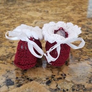 Newborn knit booties
